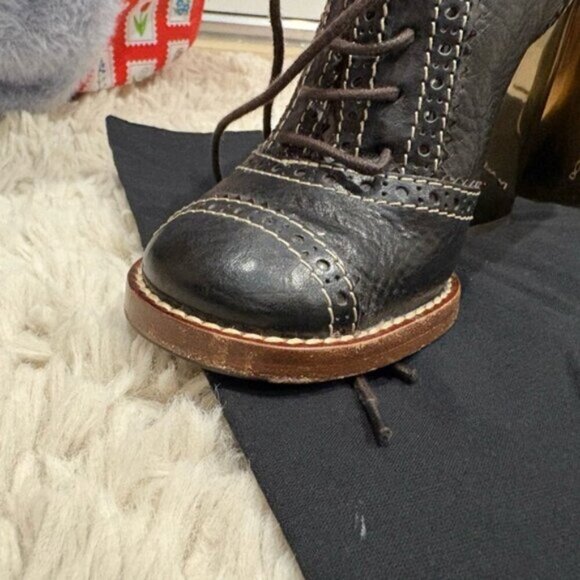 VINTAGE- DOLCE & GABANA HEELS - Picture 14 of 16